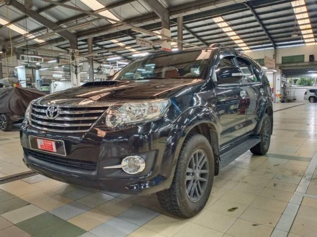 Bán Toyota Fortuner đời 2015, màu đen 0