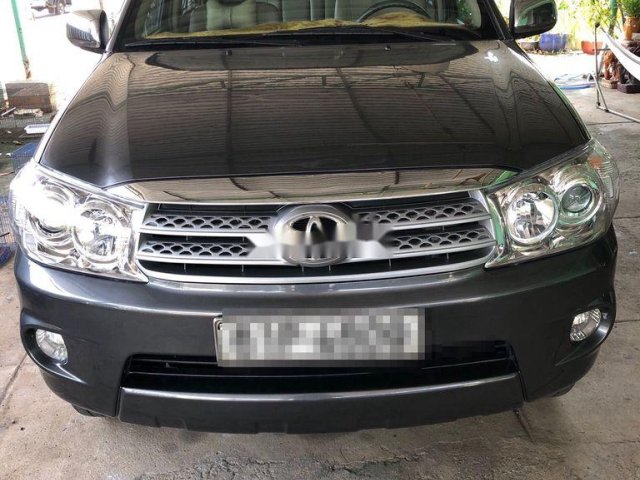 Xe Toyota Fortuner năm 2010, màu đen còn mới, giá tốt0