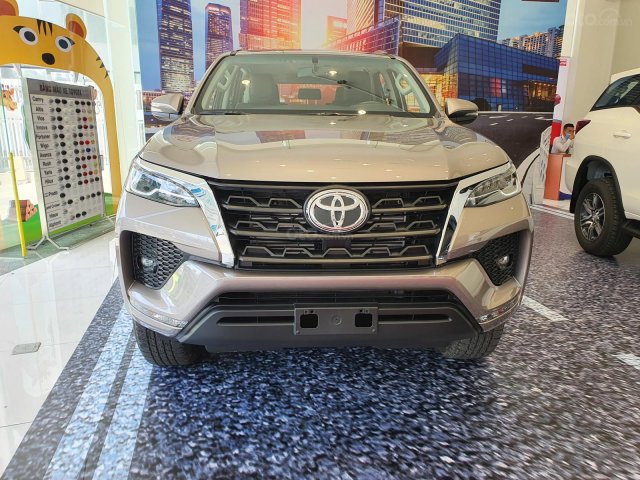 "HOT" Toyota Fortuner 2.4G MT- 995 triệu - đưa 250 triệu lấy xe - ưu đãi quà tặng theo xe0