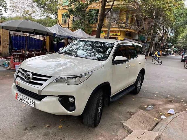 Bán xe Toyota Fortuner 2.4 MT đời 2019, màu trắng, nhập khẩu 