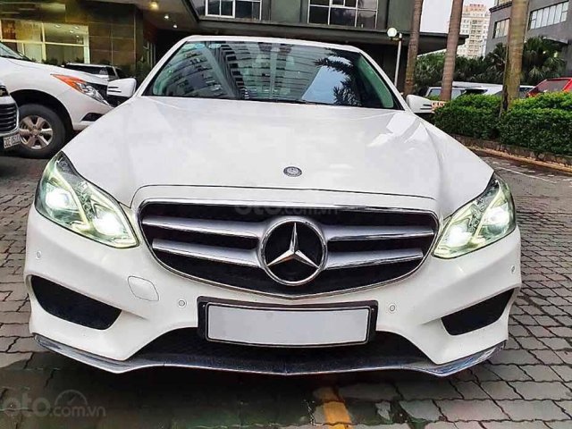 Bán Mercedes E250 AMG sản xuất 2015, màu trắng, số tự động