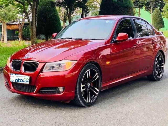 Bán xe BMW 320i năm 2011, màu đỏ, nhập khẩu 