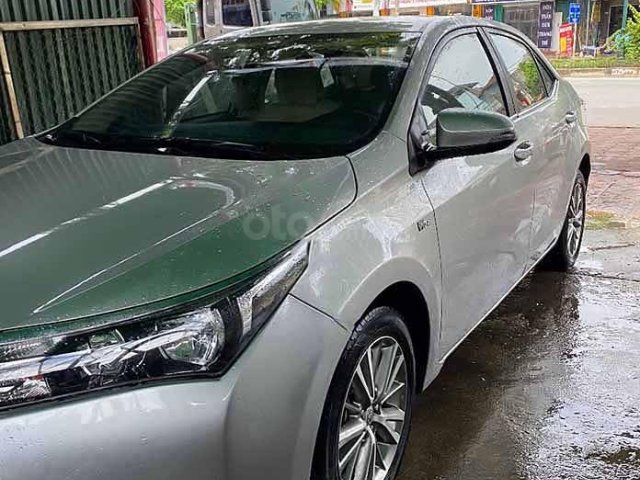 Bán Toyota Corolla Altis sản xuất năm 2015, màu bạc, giá chỉ 570 triệu0