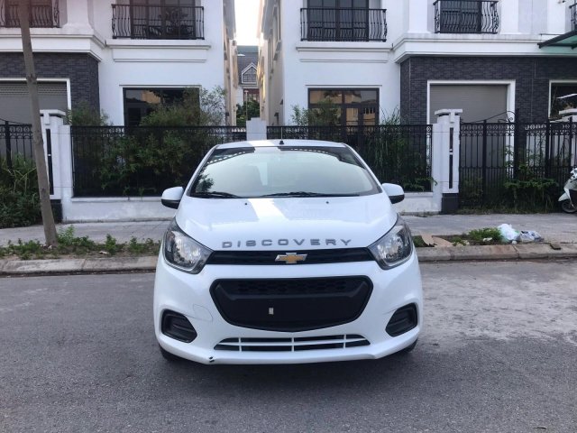 Cần bán gấp Chevrolet Spark đời 2018, màu trắng, rất mới, đi chuẩn 26.000 km