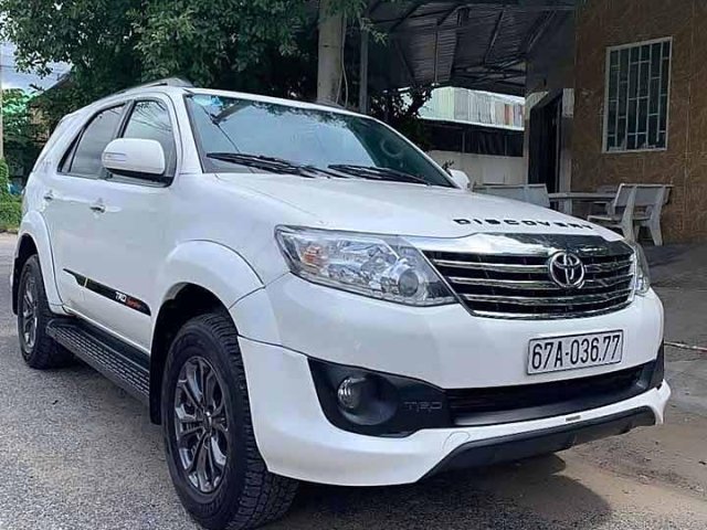 Cần bán Toyota Fortuner 2.7V năm 2015, màu trắng0