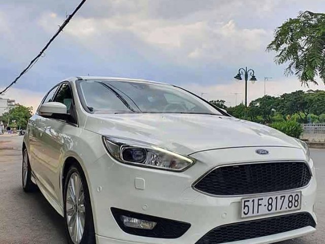 Bán Ford Focus năm sản xuất 2016, màu trắng còn mới0