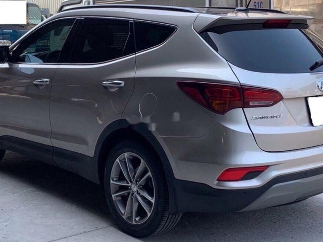 Bán Hyundai Santa Fe đời 2018, màu xám còn mới, giá tốt0