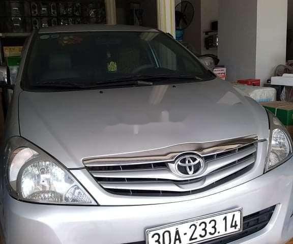 Cần bán lại xe Toyota Innova đời 2009, màu bạc, giá tốt