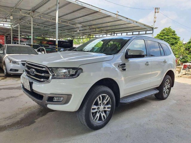 Cần bán gấp Ford Everest năm sản xuất 2018, màu trắng, xe nhập