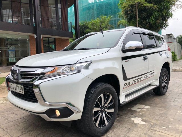 Cần bán gấp Mitsubishi Pajero Sport năm 2019, màu trắng, nhập khẩu nguyên chiếc0