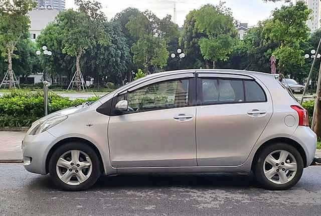 Cần bán xe Toyota Yaris 1.3AT năm sản xuất 2007, màu bạc, nhập khẩu  0