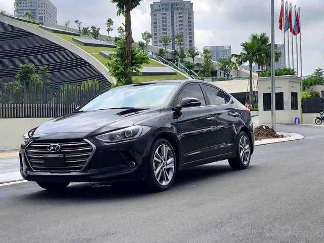 Xe Hyundai Elantra 2.0 AT sản xuất 2017, màu đen còn mới0