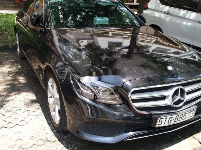 Cần bán Mercedes E250 năm sản xuất 2016, màu đen, xe nhập 