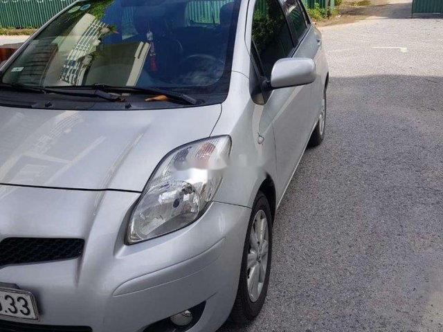 Bán Toyota Yaris năm 2010, màu bạc, nhập khẩu, giá tốt