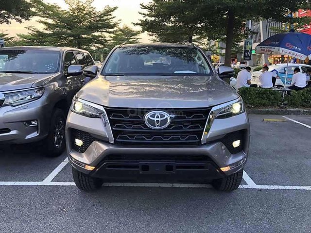 Cần bán xe Toyota Fortuner sản xuất 2020, màu xám