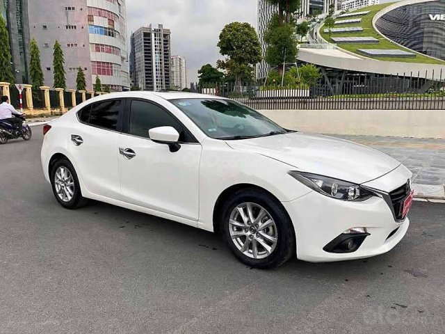 Cần bán xe Mazda 3 sản xuất 2017, màu trắng còn mới, 543 triệu