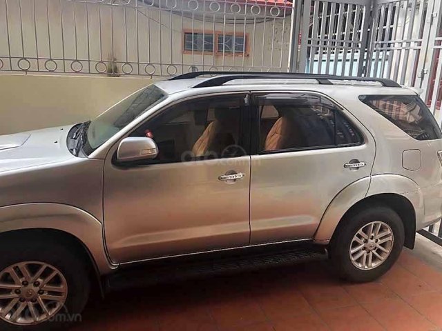 Cần bán gấp Toyota Fortuner năm 2013, màu bạc chính chủ