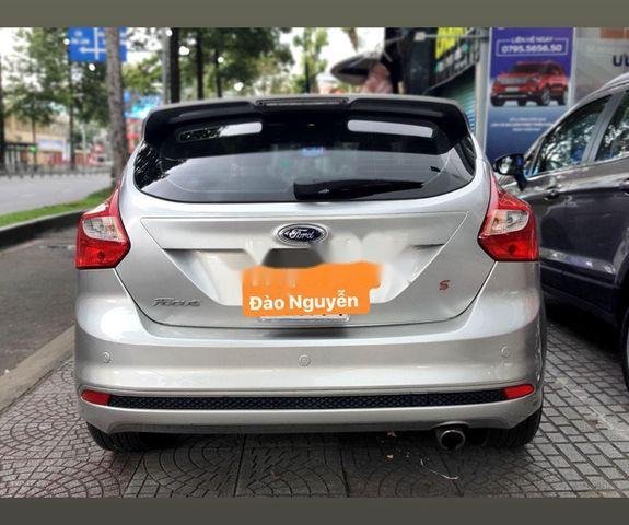 Cần bán xe Ford Focus sản xuất 2014, màu bạc, nhập khẩu nguyên chiếc