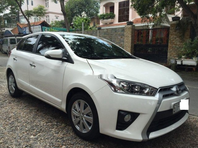 Cần bán lại xe Toyota Yaris G 2015, màu trắng, nhập khẩu nguyên chiếc xe gia đình0