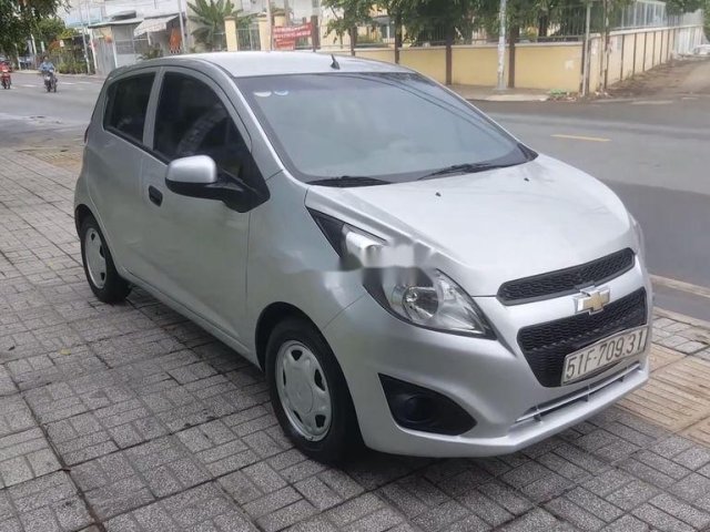 Cần bán xe Chevrolet Spark năm sản xuất 2016, màu bạc 