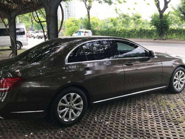 Cần bán Mercedes E 200 năm 2018, màu nâu, nhập khẩu