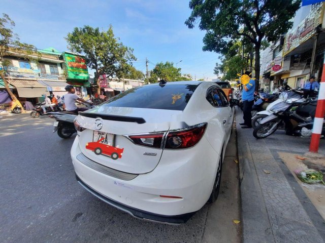 Bán ô tô Mazda 3 năm sản xuất 2018, màu trắng, số tự động