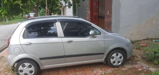 Bán Chevrolet Spark LT 0.8 MT sản xuất năm 2010, màu bạc0