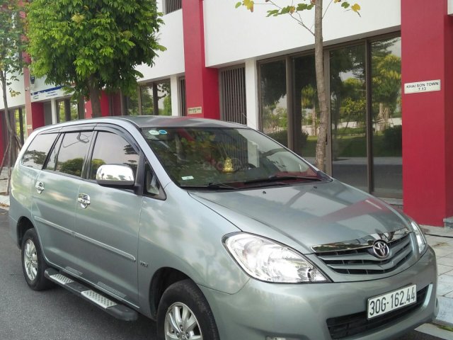 Bán xe Toyota Innova đời 2011 bản GSR, màu bạc còn mới0