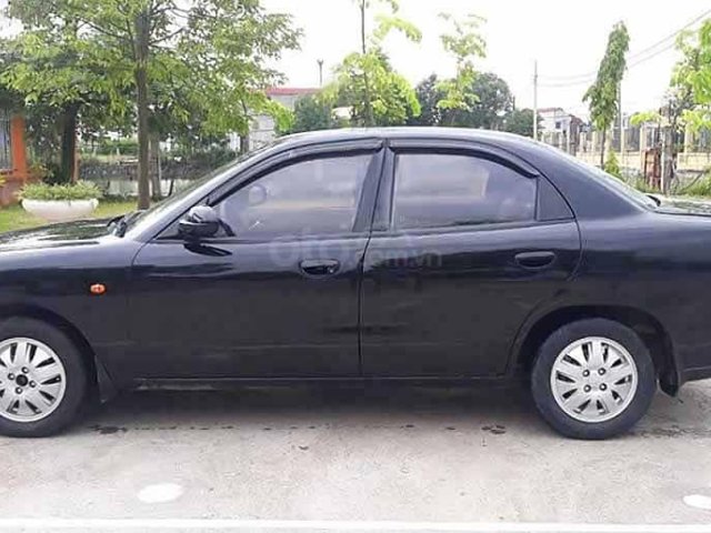 Cần bán gấp Daewoo Nubira đời 2002, màu đen0