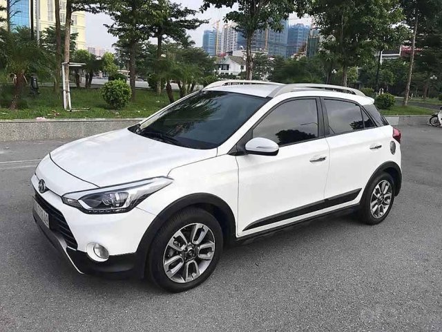 Cần bán lại xe Hyundai i20 Active 1.4 AT sản xuất 2015, màu trắng, xe nhập còn mới
