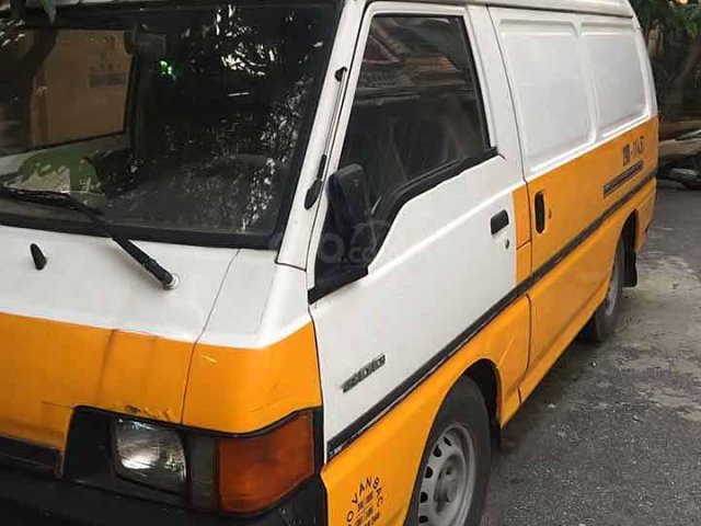 Bán xe Toyota Hiace năm sản xuất 2000, màu vàng, xe nhập còn mới 