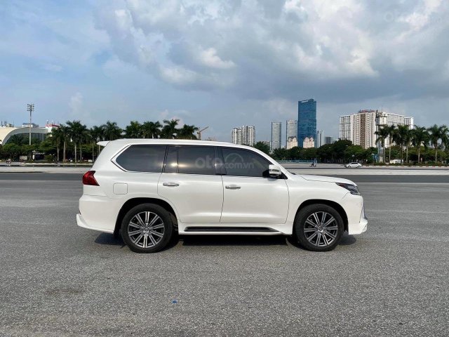 Cần bán gấp chiếc Lexus LX570 đời 2015, xe giá thấp, còn mới hoàn toàn