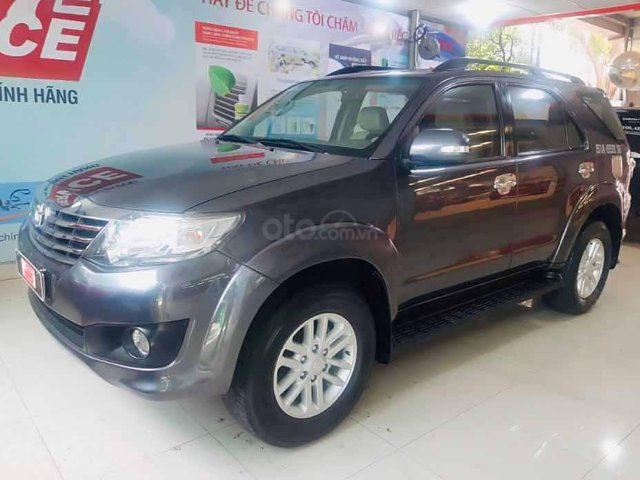 Bán Toyota Fortuner 2.7V 4x2 AT năm sản xuất 2013, màu xám còn mới  