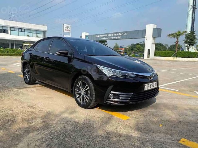 Bán Toyota Corolla Altis đời 2019, màu đen còn mới, giá 725tr