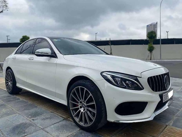 Cần bán Mercedes C300 AMG năm sản xuất 2016, màu trắng  