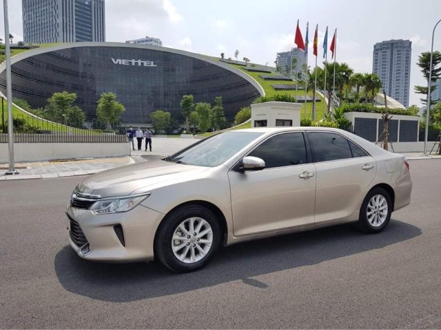 Bán nhanh chiếc Toyota Camry năm 2016, giá thấp, xe một đời chủ sử dụng0