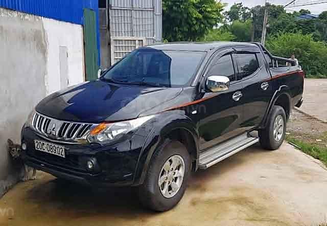 Bán Mitsubishi Triton 4x2 AT năm 2015, màu đen, nhập khẩu còn mới 
