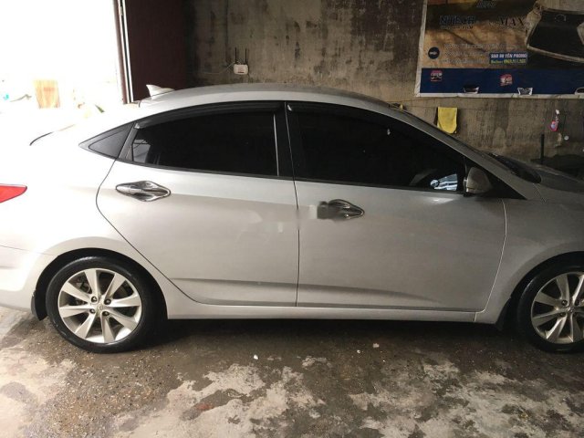 Cần bán Hyundai Accent sản xuất 2011, màu bạc, nhập khẩu nguyên chiếc0