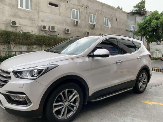 Bán ô tô Hyundai Santa Fe năm sản xuất 2017, màu trắng 0