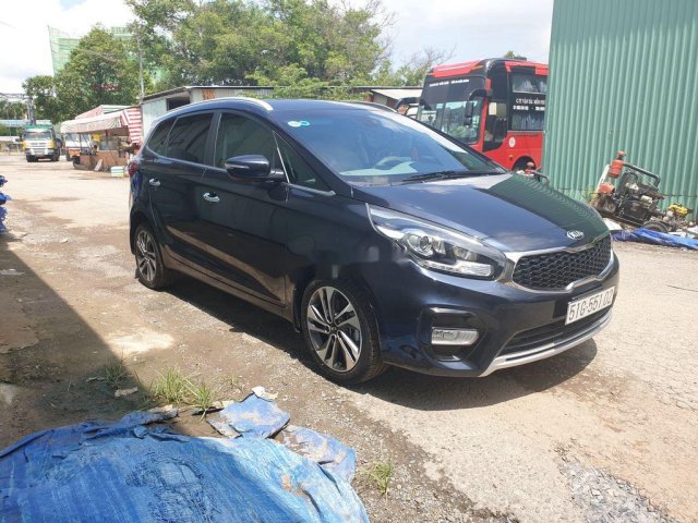 Cần bán gấp Kia Rondo năm 2017, màu xanh lam, giá 520tr0