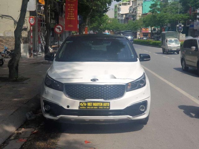 Cần bán Kia Sedona năm sản xuất 2016, màu trắng