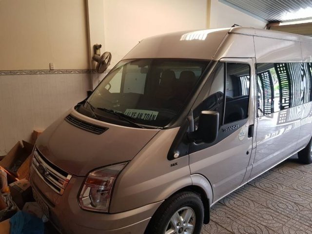 Xe Ford Transit đời 2019, màu bạc0