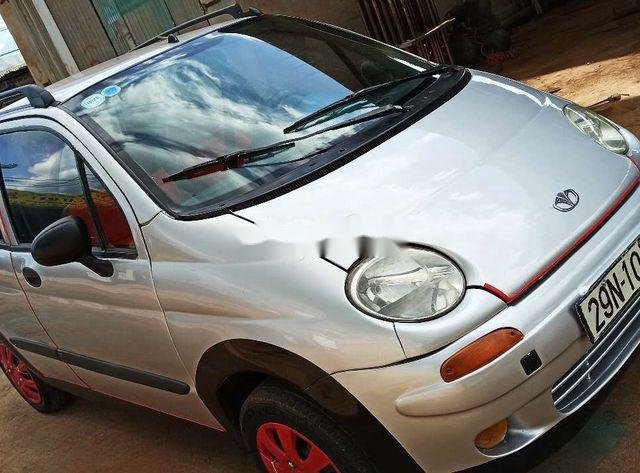 Cần bán xe Daewoo Matiz SE 2001, màu bạc0