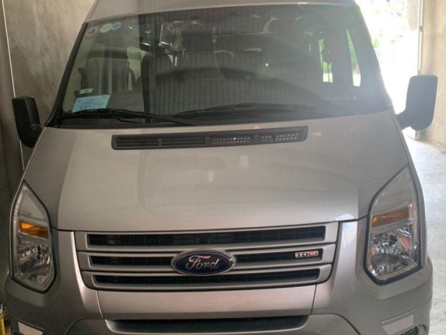 Gia đình bán xe Ford Transit 2019, màu bạc, giá 575tr