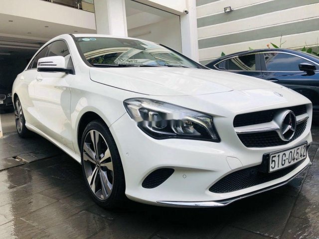 Bán Mercedes GLA 200 năm 2018, màu trắng, nhập khẩu  