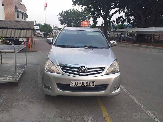 Bán Toyota Innova đời 2011, màu bạc