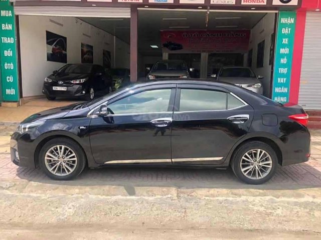 Cần bán gấp Toyota Corolla Altis đời 2017, màu đen xe gia đình, giá 629tr0