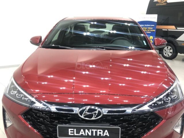 Bán Hyundai Elantra AT đời 2020, màu đỏ