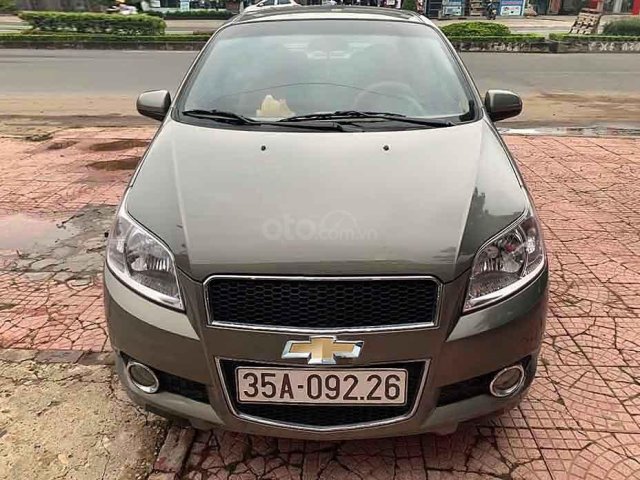 Cần bán gấp Chevrolet Aveo LT 2017, màu xám  