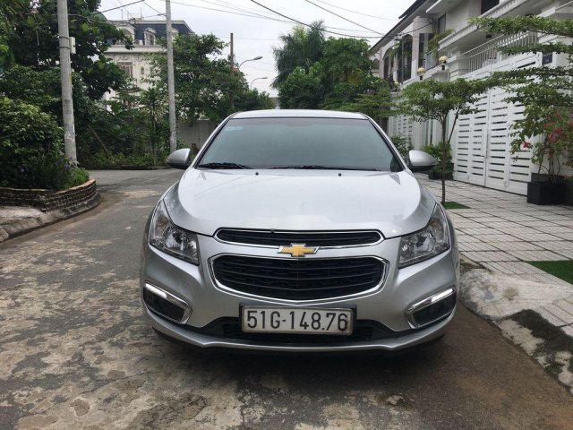 Cần bán gấp Chevrolet Cruze sản xuất 2017, màu bạc0